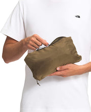
                        
                          Load image into Gallery viewer, The North Face Men’s Venture 2 Waterproof Hooded Rain Jacket
                        
                      