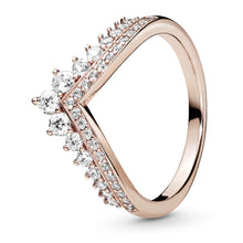 
                        
                          將圖片載入圖庫檢視器 Pandora Jewelry Princess Sparkling Wishbone Cubic Zirconia Ring in Pandora Rose - JOY2ESpree
                        
                      