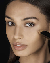 
                        
                          Cargar imagen en el visor de la galería, Hourglass Vanish Seamless Finish Foundation Stick. Satin Finish Buildable Full Coverage Foundation Makeup Stick for an Airbrushed Look. (NATURAL)
                        
                      