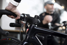
                        
                          將圖片載入圖庫檢視器 Knog Oi Bike Bell - Original &amp; Luxe Styles, Built in Cable-Clip, Adult/Youth Bicycle Bell (Black, Copper, Brass, Aluminum)
                        
                      