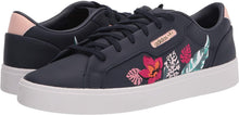 
                        
                          画像をギャラリービューアに読み込む, adidas Originals Women's Sleek Sneaker
                        
                      