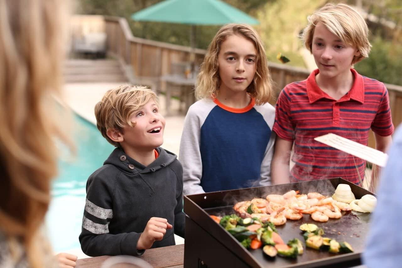 Cuisinart CGG-888 Grill Stainless Steel Lid 22-Inch Round Outdoor Flat Top Gas, 360° Griddle Cooking Center - JOY2ESpree