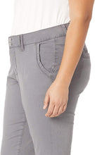 
                        
                          Cargar imagen en el visor de la galería, Jag Jeans Women's Plus Size Flora Chino Crop
                        
                      