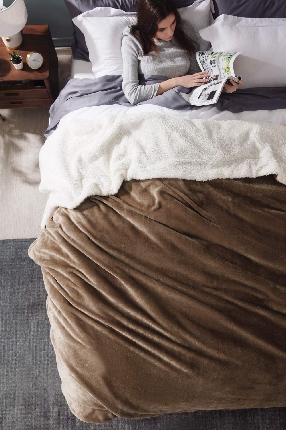 Bedsure Sherpa Fleece Blanket Throw Size Navy Lightweight Super Soft Cozy Luxury Bed Blanket Microfiber
