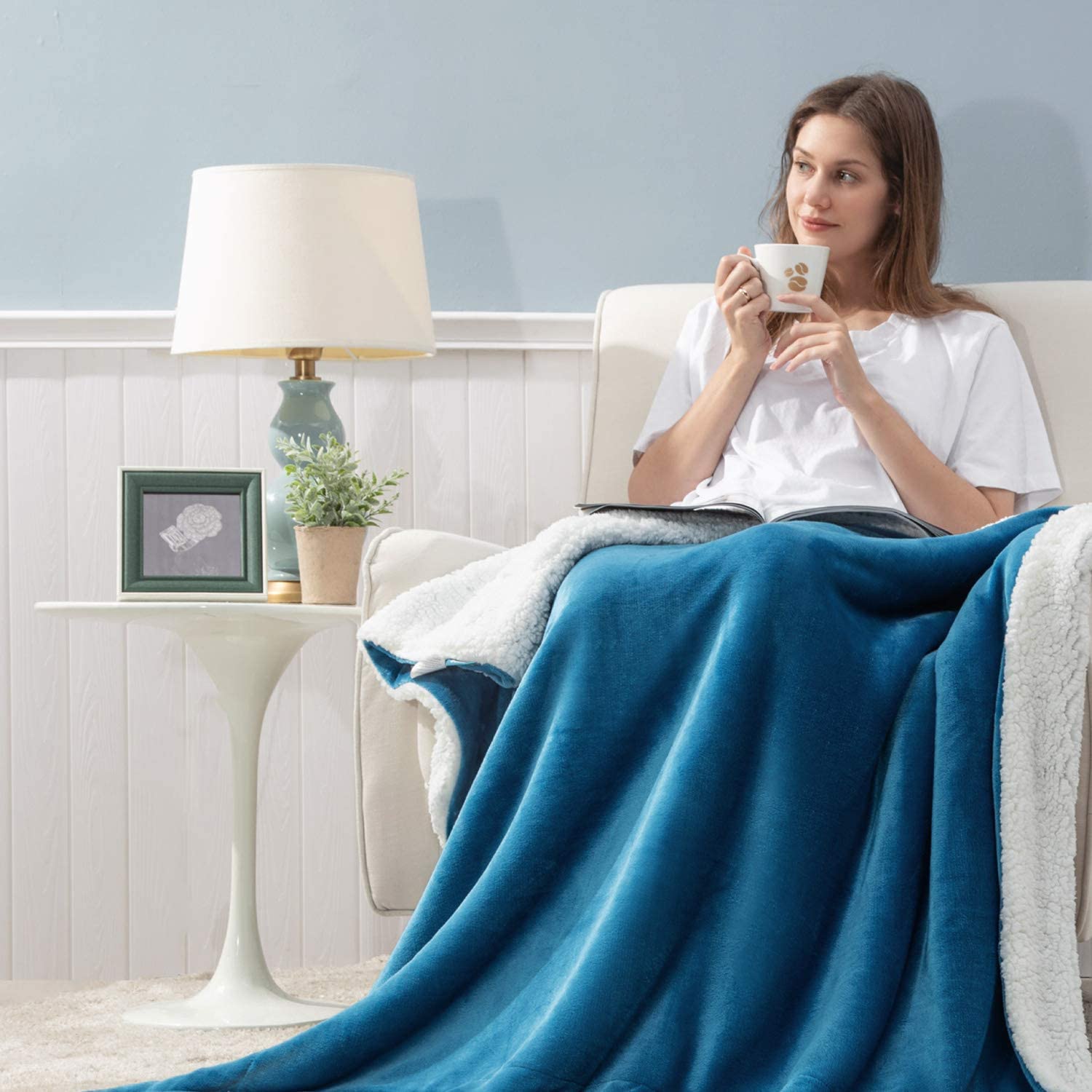 Bedsure Sherpa Fleece Blanket Throw Size Navy Lightweight Super Soft Cozy Luxury Bed Blanket Microfiber