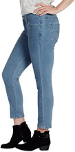 
                        
                          Cargar imagen en el visor de la galería, Jag Jeans Women's Mera Skinny Ankle Pant in Refined Corduroy
                        
                      