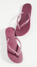 
                        
                          Load image into Gallery viewer, Havaianas Women's Slim Flip Flop Sandal
                        
                      