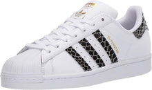 
                        
                          Cargar imagen en el visor de la galería, adidas Originals womens Superstar Shoes
                        
                      