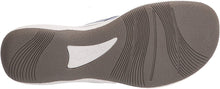 
                        
                          गैलरी व्यूवर में इमेज लोड करें, Clarks Women's Breeze Sea
                        
                      