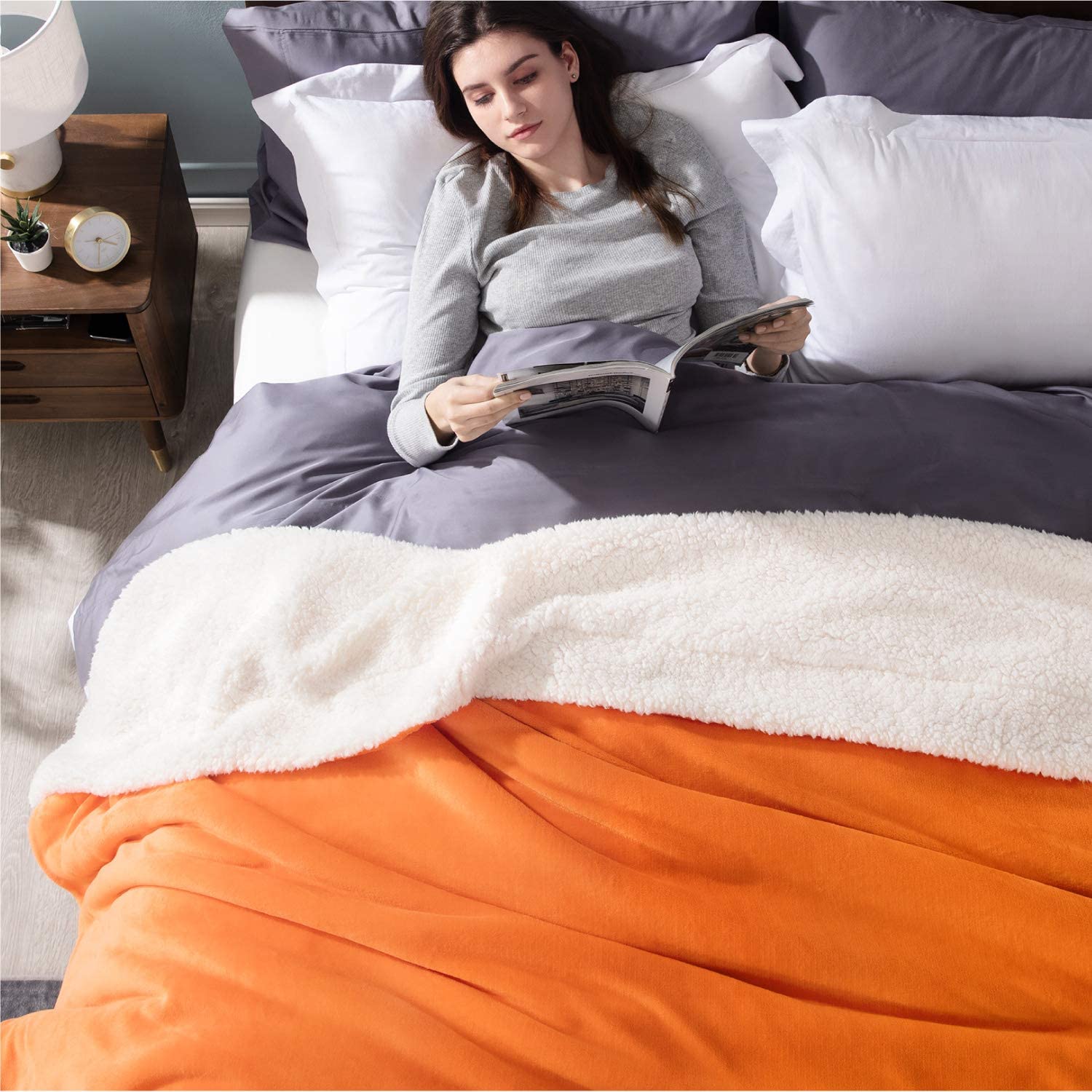 Bedsure Sherpa Fleece Blanket Throw Size Navy Lightweight Super Soft Cozy Luxury Bed Blanket Microfiber