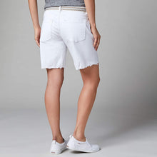 
                        
                          將圖片載入圖庫檢視器 Jag Jeans Women's Demi 8" Belted Boyfriend Short
                        
                      