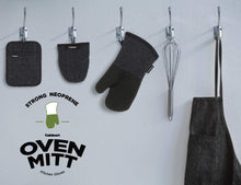 
                        
                          Muat gambar ke penampil Galeri, Cuisinart Chambray Neoprene Mini Oven Mitts, 2 Pack – Heat Resistant to 400 F . - JOY2ESpree
                        
                      