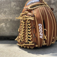 
                        
                          將圖片載入圖庫檢視器 Wilson A2000 Baseball Glove Series - JOY2ESpree
                        
                      