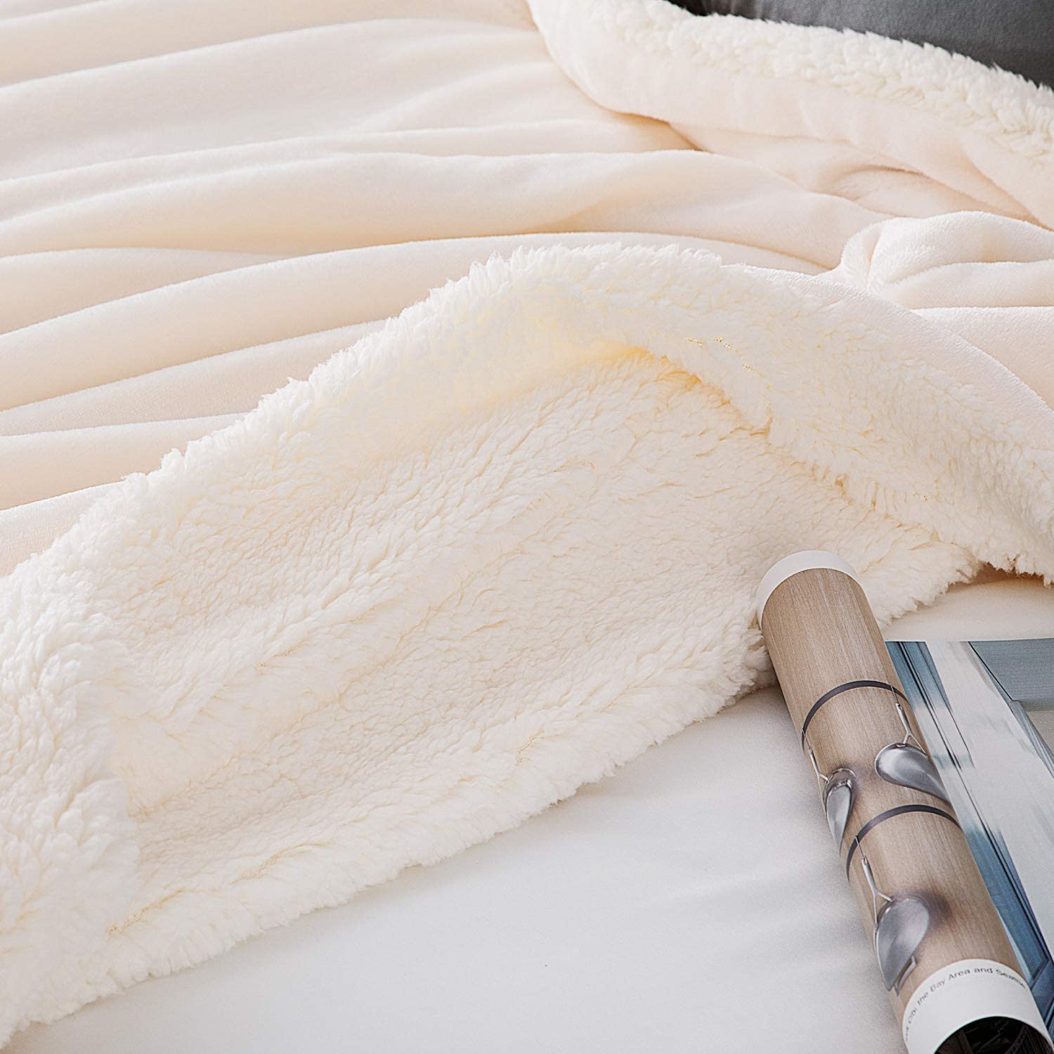 Bedsure Sherpa Fleece Blanket Throw Size Navy Lightweight Super Soft Cozy Luxury Bed Blanket Microfiber