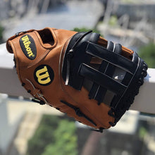 
                        
                          將圖片載入圖庫檢視器 Wilson A2000 Baseball Glove Series - JOY2ESpree
                        
                      