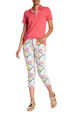 
                        
                          Muat gambar ke penampil Galeri, Tommy Bahama Notorious B.O.P. Crop Skinny Jeans, Floral White
                        
                      