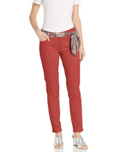 
                        
                          Cargar imagen en el visor de la galería, Jag Jeans Women's Carter Girlfriend Jean with Satin Belt
                        
                      