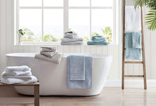 
                        
                          画像をギャラリービューアに読み込む, Tommy Bahama | Island Retreat Collection
                        
                      