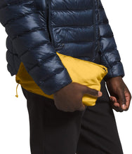 
                        
                          Load image into Gallery viewer, The North Face Men’s Venture 2 Waterproof Hooded Rain Jacket
                        
                      