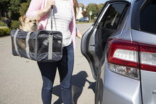 
                        
                          Cargar imagen en el visor de la galería, Sherpa Original Deluxe Airline Approved Pet Carrier, Medium, Black
                        
                      