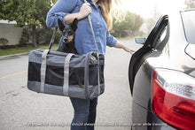 
                        
                          Cargar imagen en el visor de la galería, Sherpa Original Deluxe Airline Approved Pet Carrier, Medium, Black
                        
                      