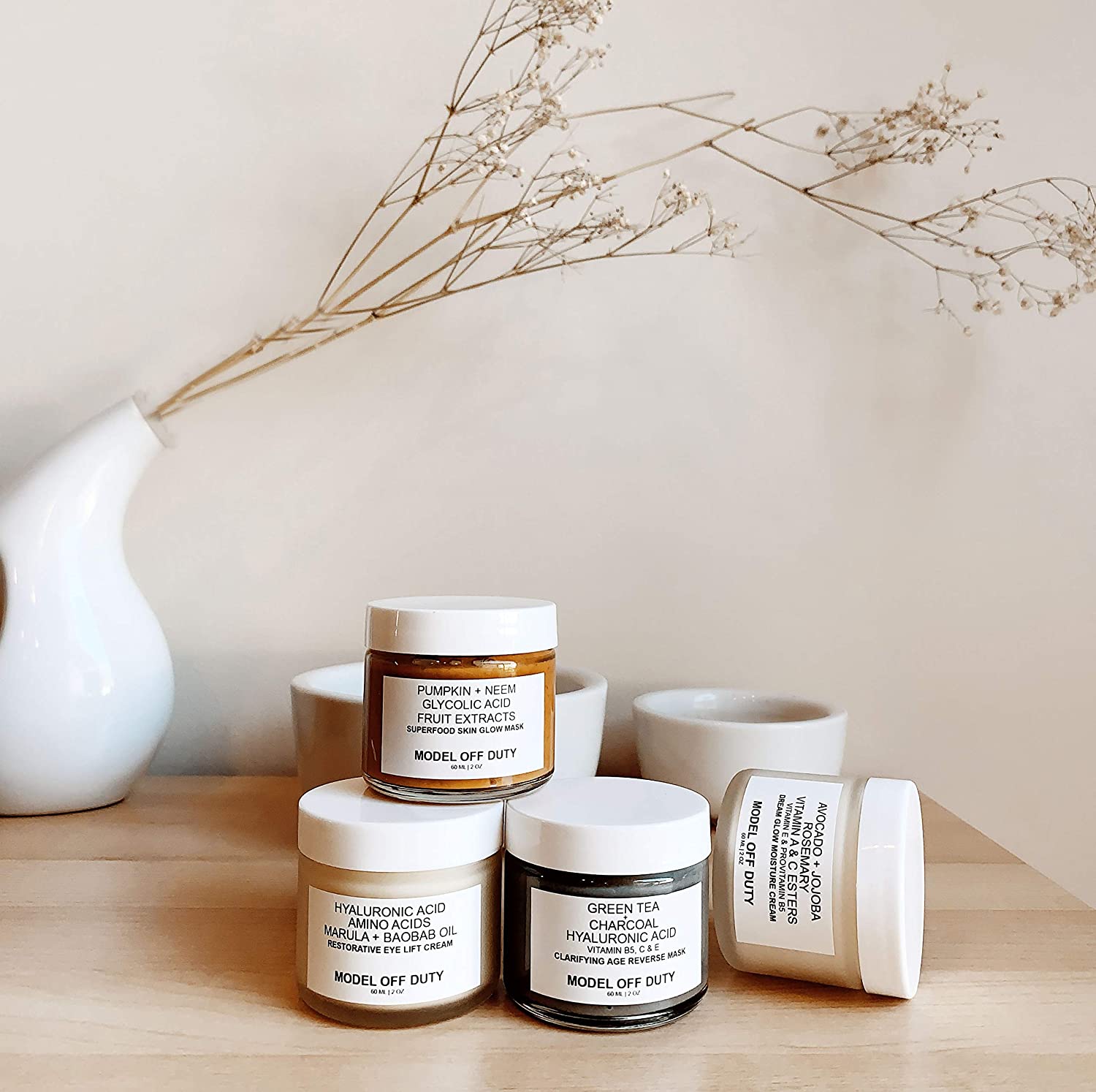 Model off Duty Beauty Dream Glow Moisture Cream | Anti Aging Face Cream