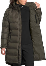 
                        
                          Muat gambar ke penampil Galeri, The North Face Women's Metropolis Insulated Parka III - Long Winter Coat
                        
                      
