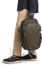 
                        
                          Muat gambar ke penampil Galeri, The North Face Vault Backpack, Moab Khaki/Asphalt Grey, One Size
                        
                      