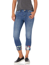
                        
                          Cargar imagen en el visor de la galería, Jag Jeans Women's Petite Carter Girlfriend Jean W/Floral Cuff
                        
                      