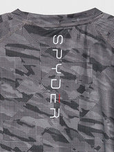
                        
                          画像をギャラリービューアに読み込む, Spyder Men's Digital Camo Long Sleeve Rashguard
                        
                      