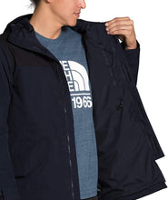
                        
                          Cargar imagen en el visor de la galería, The North Face Men's City Breeze Rain Parka
                        
                      