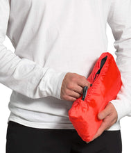 
                        
                          Load image into Gallery viewer, The North Face Men’s Venture 2 Waterproof Hooded Rain Jacket
                        
                      