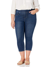 
                        
                          Load image into Gallery viewer, Jag Jeans Women's Plus Size Maya Skinny Pull on Crop Jean
                        
                      