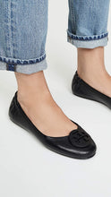 
                        
                          將圖片載入圖庫檢視器 Tory Burch Women's Minnie Travel Ballet Flats
                        
                      