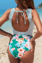 
                        
                          將圖片載入圖庫檢視器 CUPSHE Women's Striped Leafy One Piece Swimsuit
                        
                      