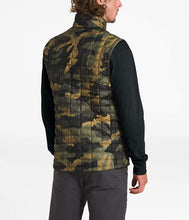 
                        
                          Muat gambar ke penampil Galeri, The North Face Men’s ThermoBall Eco Insulated Vest
                        
                      