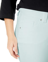 
                        
                          Load image into Gallery viewer, Jag Jeans Women's Plus Size Carter Girlfriend Jean
                        
                      