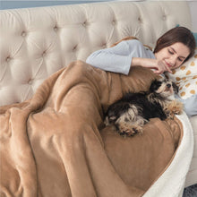 
                        
                          Load image into Gallery viewer, Bedsure Sherpa Fleece Blanket Throw Size Navy Lightweight Super Soft Cozy Luxury Bed Blanket Microfiber
                        
                      