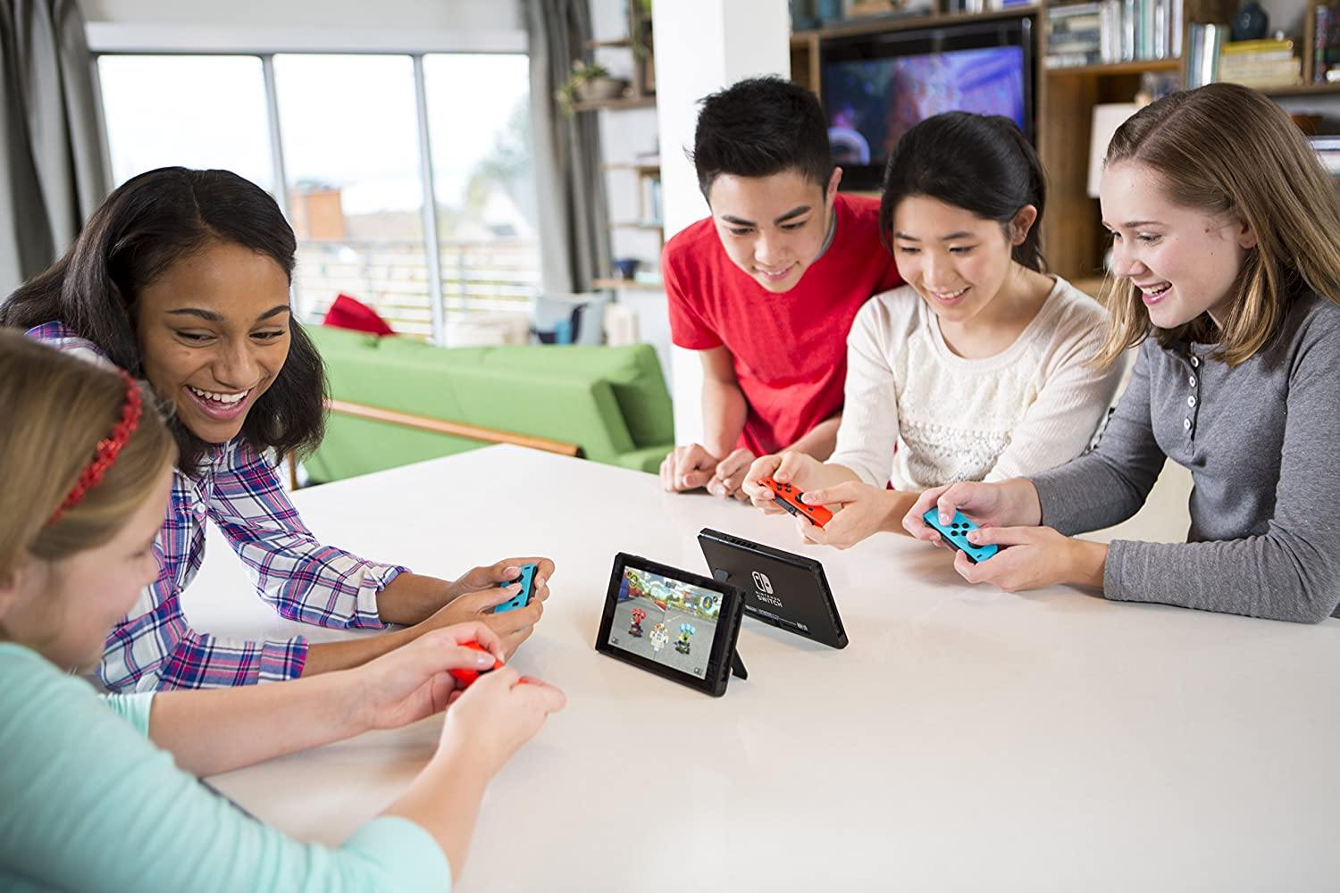 Mario Kart 8 Deluxe - Nintendo Switch - JOY2ESpree