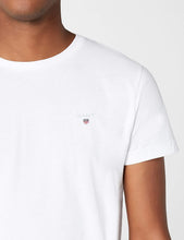 
                        
                          गैलरी व्यूवर में इमेज लोड करें, GANT Men's Cotton Short-Sleeve T-Shirt - JOY2ESpree
                        
                      