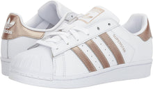 
                        
                          Cargar imagen en el visor de la galería, adidas Originals womens Superstar Shoes
                        
                      