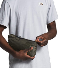 
                        
                          Load image into Gallery viewer, The North Face Men’s Venture 2 Waterproof Hooded Rain Jacket
                        
                      