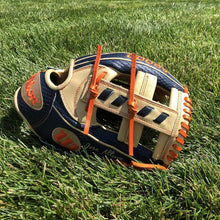 
                        
                          गैलरी व्यूवर में इमेज लोड करें, Wilson A2000 Baseball Glove Series - JOY2ESpree
                        
                      