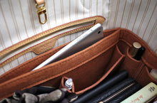 
                        
                          Load image into Gallery viewer, Pelikus Felt Purse &amp; Tote Organizer Insert/Multi-Pocket Handbag Shaper
                        
                      