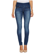 
                        
                          Load image into Gallery viewer, Jag Jeans Women's Petite Nora Skinny Pull on Jean in Supreme Denim
                        
                      