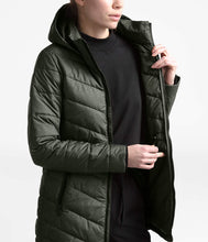 
                        
                          Load image into Gallery viewer, The North Face Women&#39;s Tamburello Insulated Parka - Long Winter Coat
                        
                      