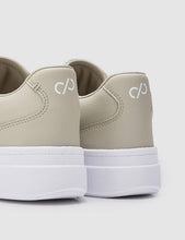 
                        
                          將圖片載入圖庫檢視器 CARE OF by PUMA Women's Leather Platform Court Low-Top Sneakers
                        
                      