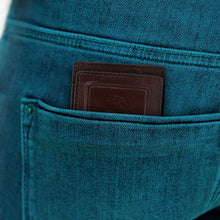 
                        
                          Load image into Gallery viewer, Tommy Bahama Men's 100% Leather Slim Card Case Carrier Wallet
                        
                      