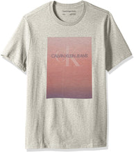 
                        
                          Cargar imagen en el visor de la galería, Calvin Klein Men's Short Sleeve Monogram Logo T-Shirt
                        
                      