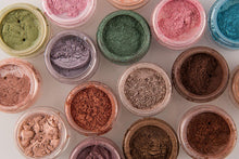
                        
                          Load image into Gallery viewer, freshMinerals Mineral Loose Eyeshadow, New York City, 1.5 Gram
                        
                      